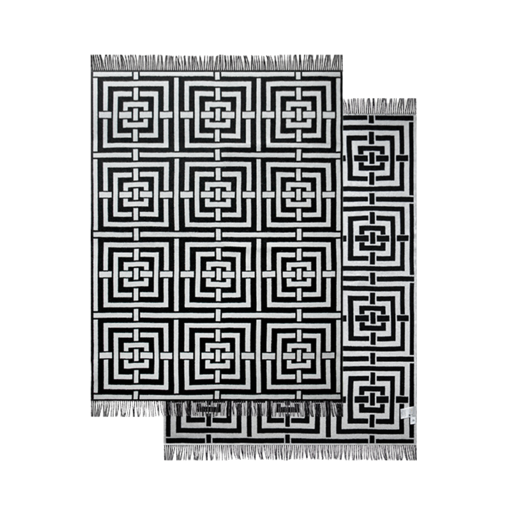 Black Matrix Throw – Vertue