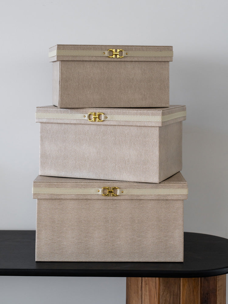 Elegant small storage box crafted from durable PU leather with a soft velvet interior, ideal for organizing jewelry, accessories, and keepsakes in modern and minimalist interiors.