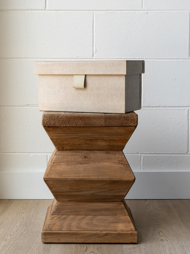 Elegant small storage box crafted from premium PU leather with a soft velvet interior, perfect for organizing jewelry, watches, and keepsakes in modern and minimalist interiors.