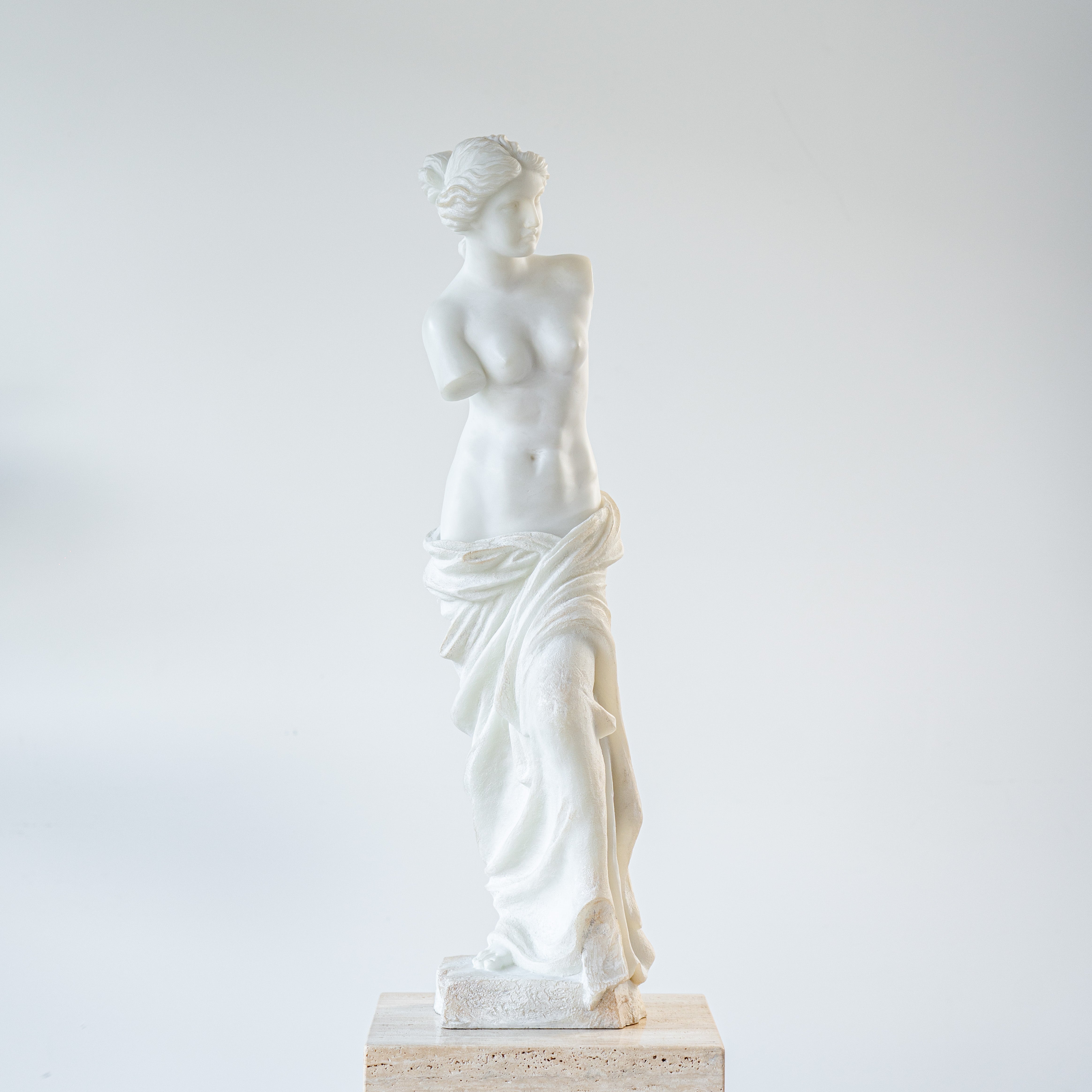 Resin replica of Venus de Milo, capturing timeless Greek beauty and detail. A refined collectible statue for art lovers and elegant home decor.