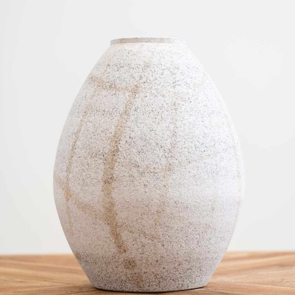 Graceline Vase – Medium hand-painted white ceramic vase with washed latte lines, ideal for fresh or dried flowers and modern décor