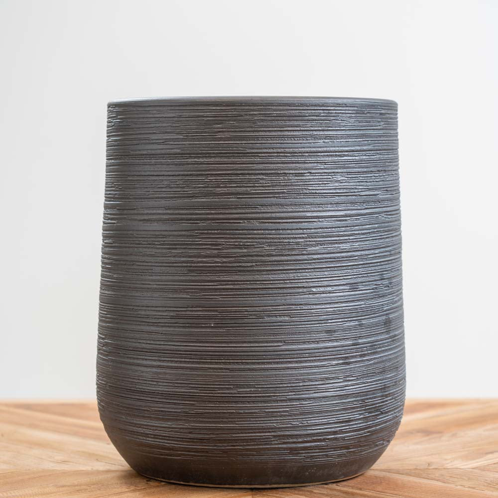 Short black ceramic patina pot with circular textured pattern, frost-proof and ideal for outdoor or indoor plants with drainage hole